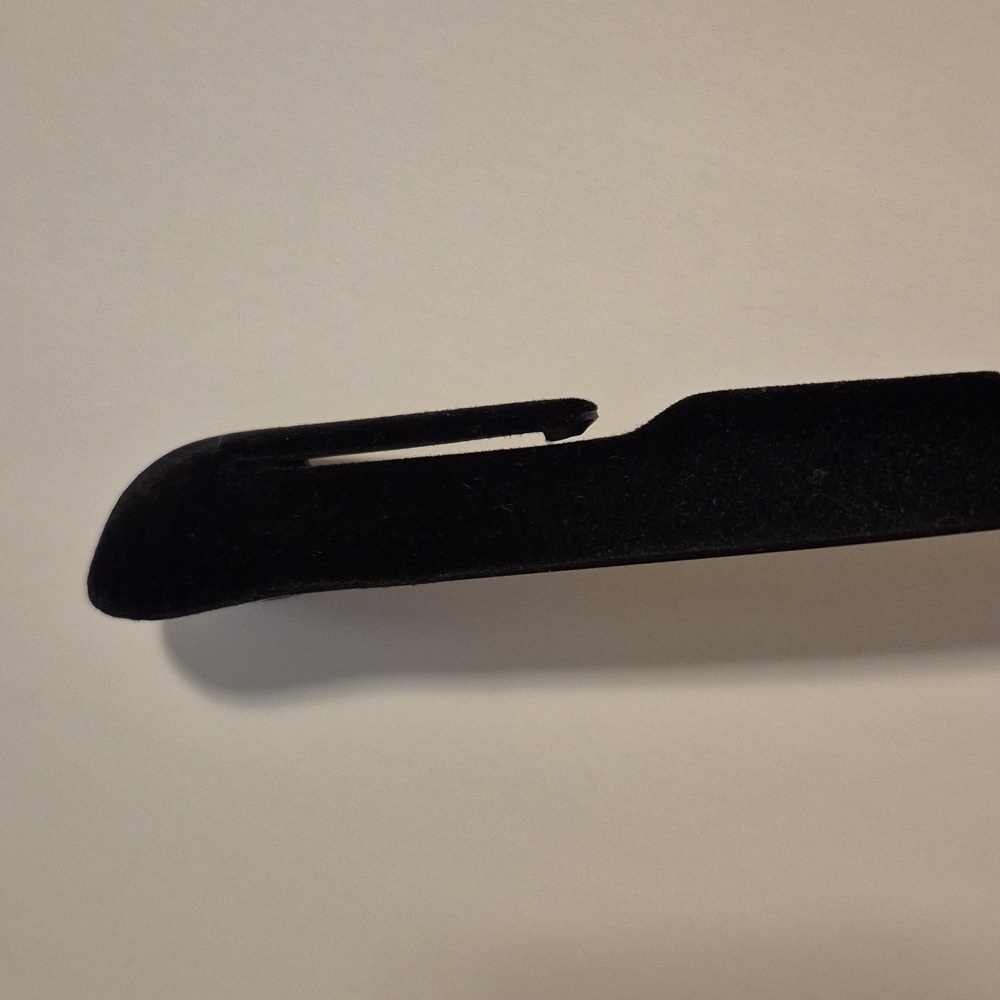 Roberto Cavalli Sleek Black Velvet Edged Hanger - Picture 6 of 7